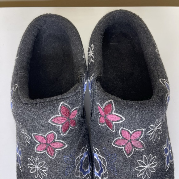 THERAFIT Women's Angela Gray Floral Embroidered Wool Clogs Comfort 9.5 Mules - Picture 4 of 7